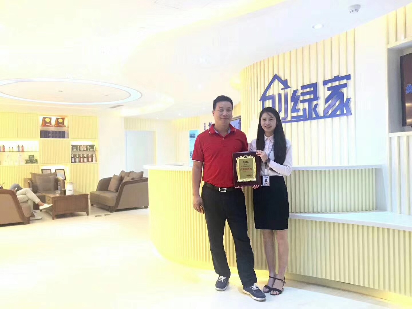 熱烈祝賀余總簽約創(chuàng)綠家海南省市級代理！