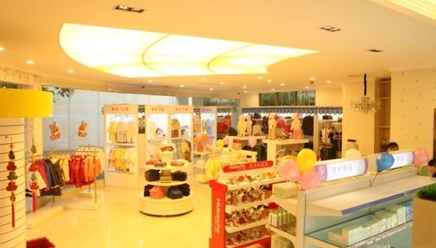 剛開業(yè)四個月的小店關(guān)門歇業(yè)，原因有兩點：一是甲醛超標(biāo)了5倍多，二是老板娘因此流產(chǎn)了……