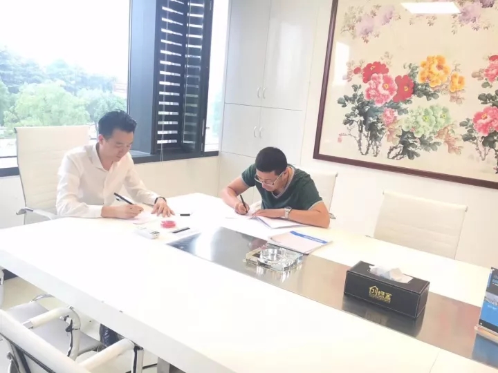 熱烈祝賀劉總簽約創(chuàng)綠家麗水市區(qū)級(jí)代理！