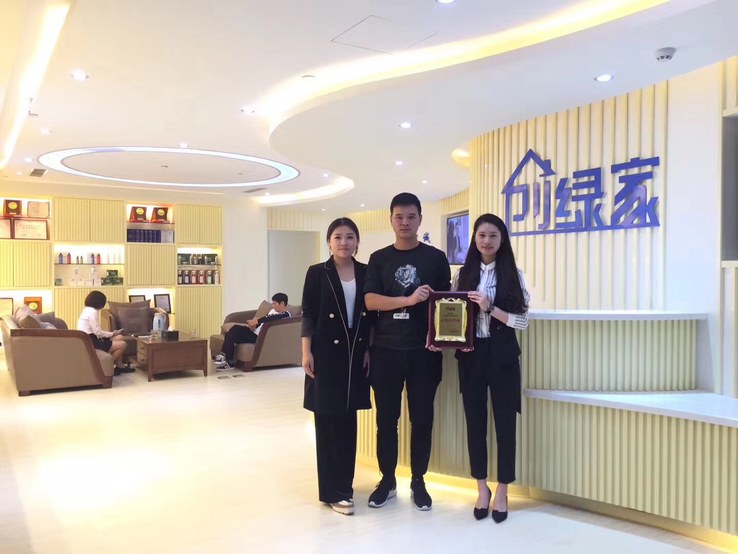 熱烈祝賀楊總簽約創(chuàng)綠家浙江省縣級市代理！