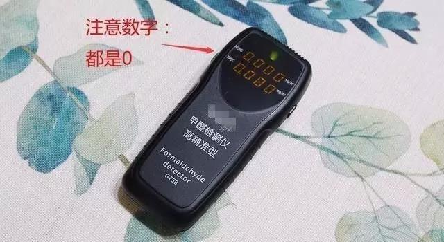 我買了一個(gè)甲醛檢測(cè)儀，吹口氣后發(fā)現(xiàn)原來我才是“地表最強(qiáng)”污染源！