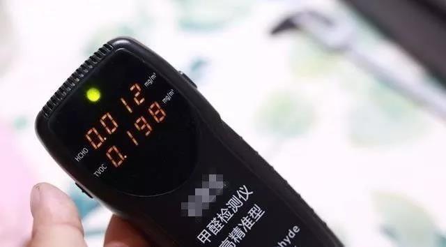 我買了一個(gè)甲醛檢測(cè)儀，吹口氣后發(fā)現(xiàn)原來我才是“地表最強(qiáng)”污染源！