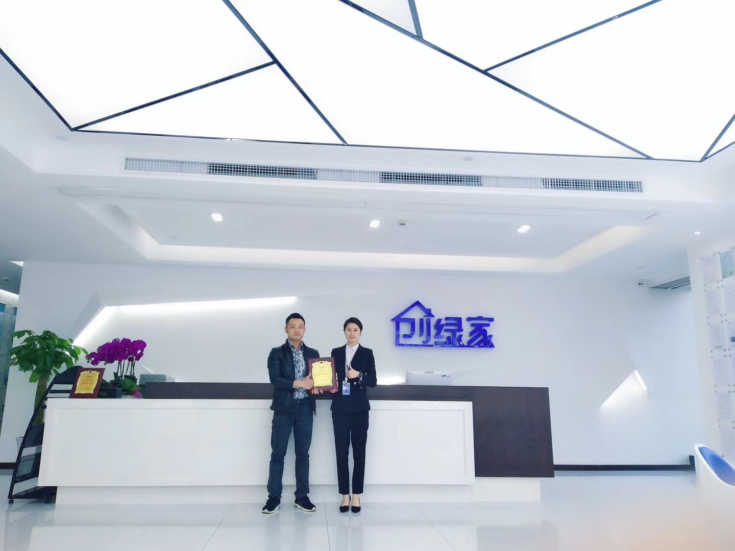 熱烈祝賀張總簽約創(chuàng)綠家重慶市區(qū)級代理！