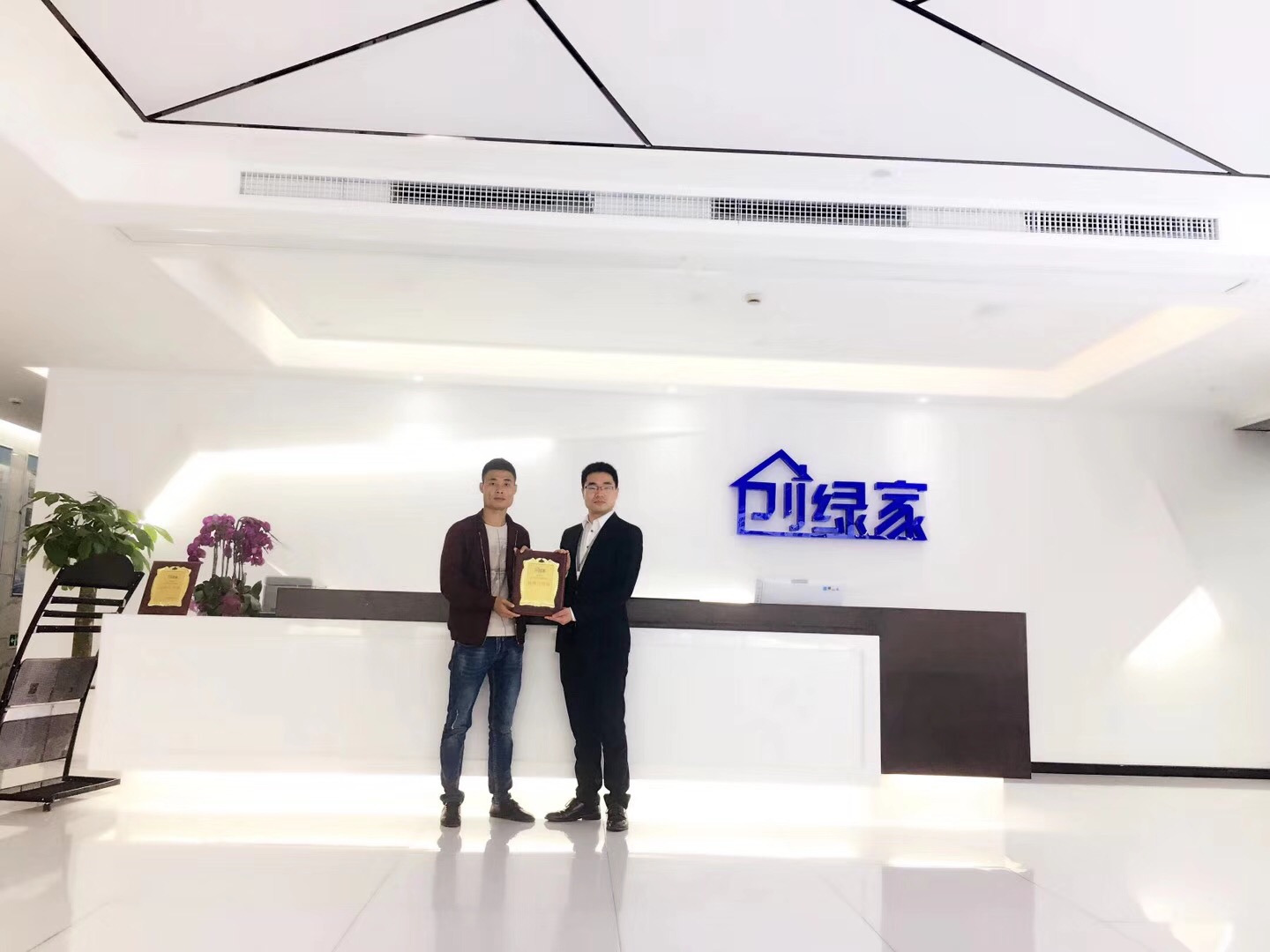 熱烈祝賀吳總簽約創(chuàng)綠家婁底市區(qū)級(jí)代理！