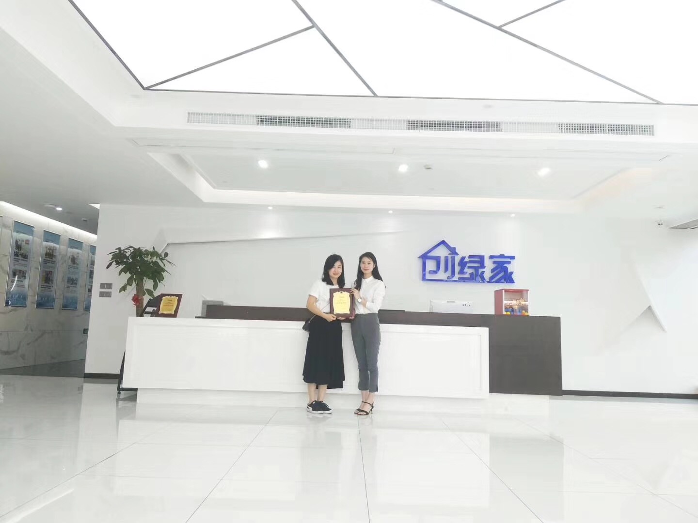 熱烈祝賀姚總、張總夫婦簽約創(chuàng)綠家揚州市區(qū)級代理！