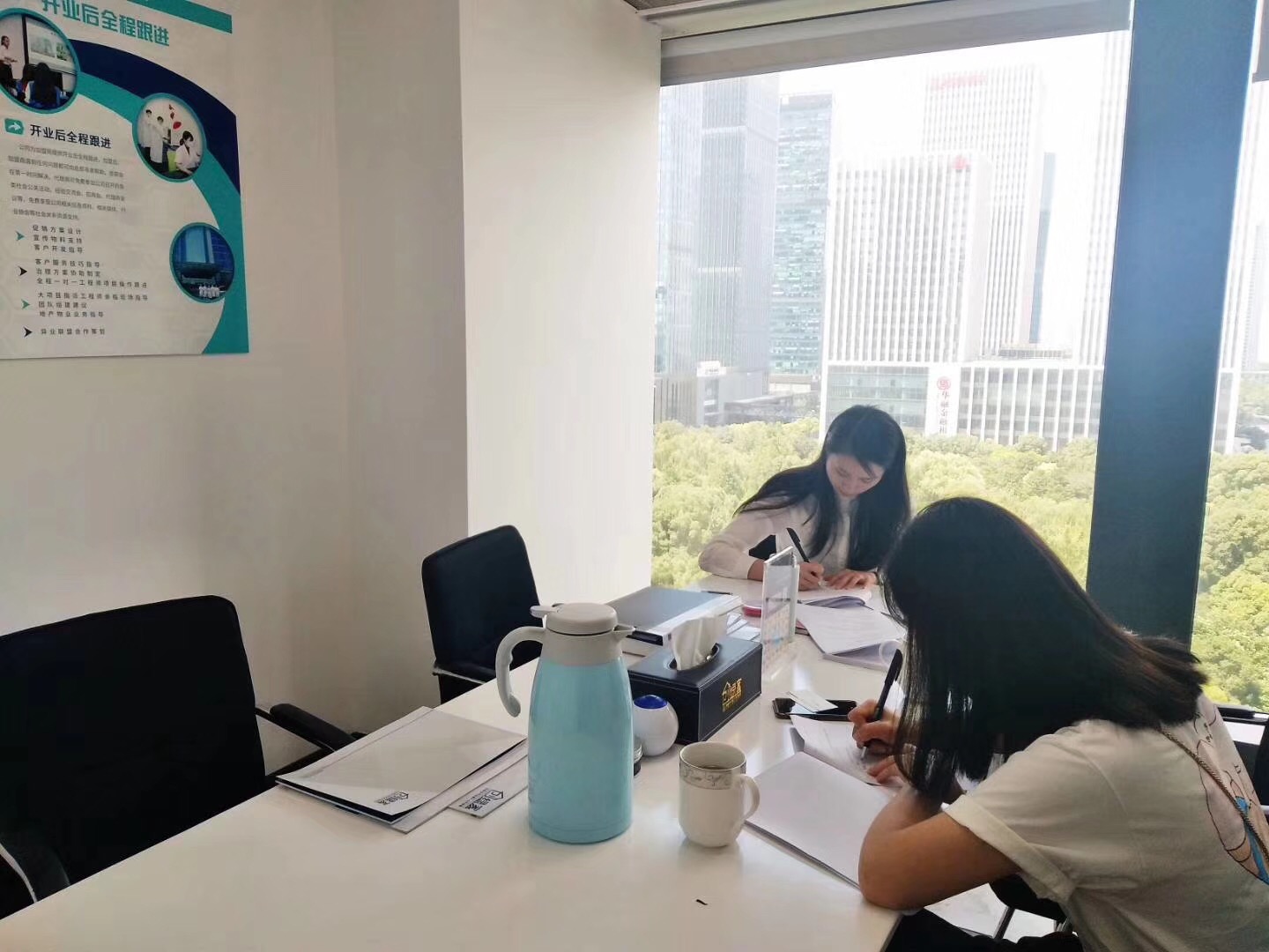 熱烈祝賀姚總、張總夫婦簽約創(chuàng)綠家揚州市區(qū)級代理！
