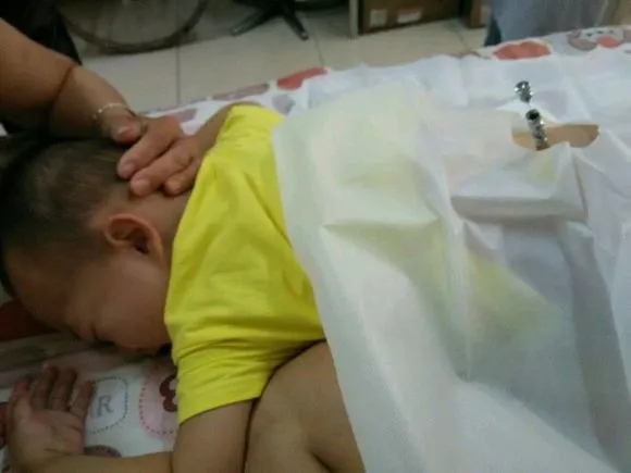4歲男孩和媽媽辦“婚禮”，真相令人淚崩！