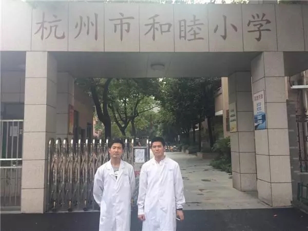 開學(xué)倒計(jì)時(shí)，學(xué)校除甲醛讓熊孩子們?cè)獨(dú)鉂M滿迎接新學(xué)期！