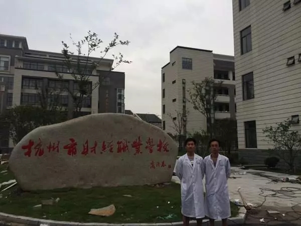 開學(xué)倒計(jì)時(shí)，學(xué)校除甲醛讓熊孩子們?cè)獨(dú)鉂M滿迎接新學(xué)期！